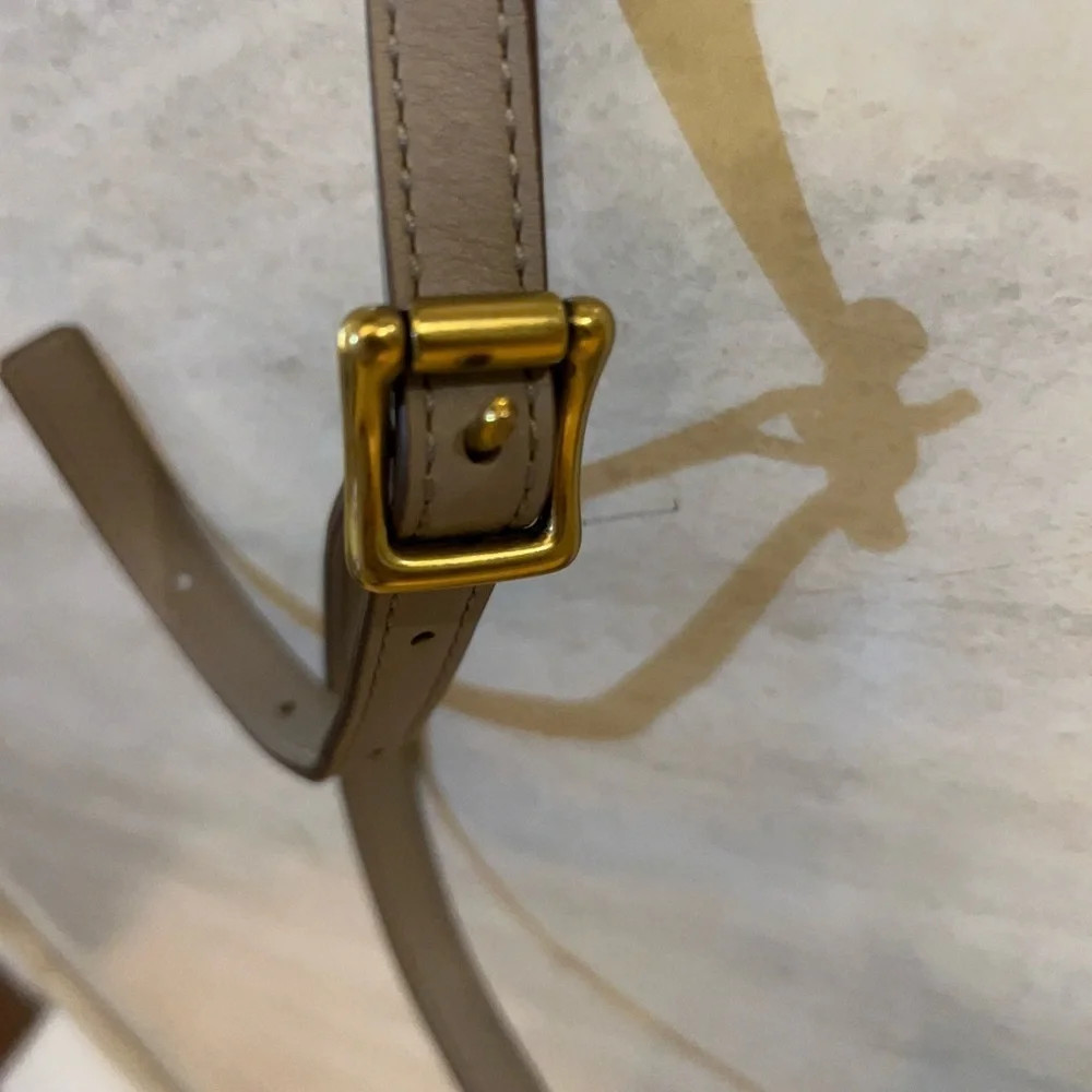 Fossil Elegant Cow-Hide  Leather Crossbody Bag